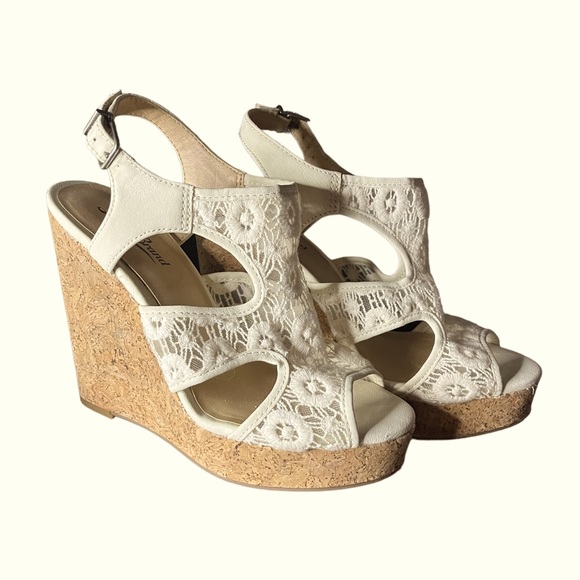 NEW! Lucky Ranette Wedges - Picture 2 of 11